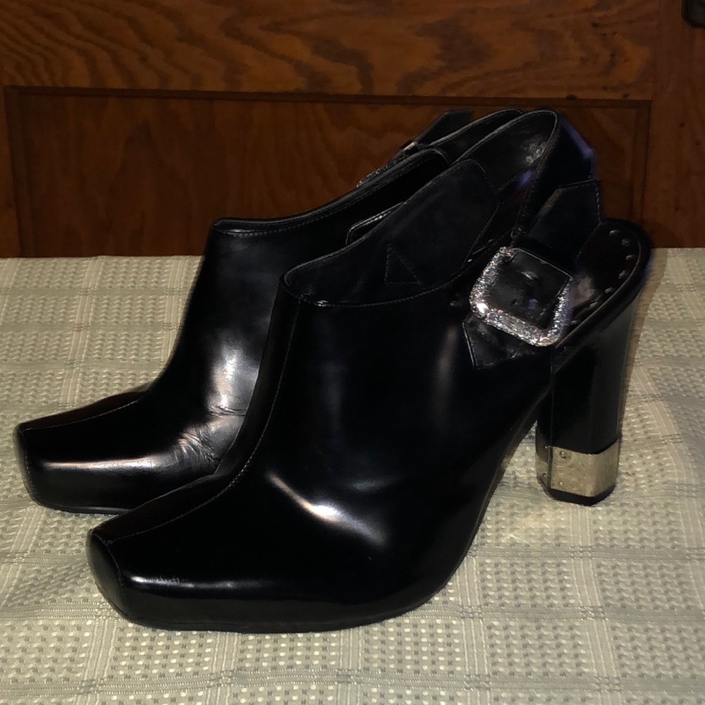 BCBGIRLS Women’s Doxy Black Leather Heel Shoes
